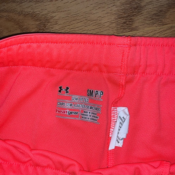 Under Armour sport shorts - Picture 2 of 2